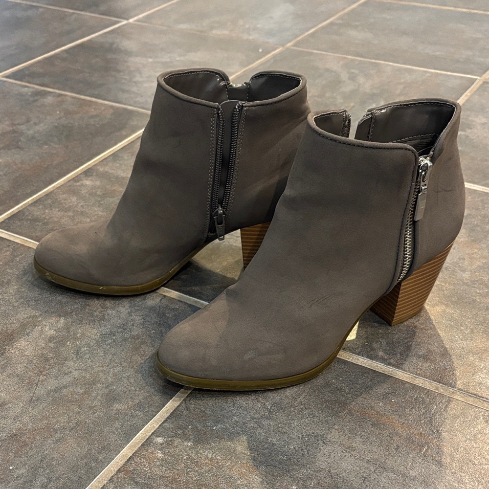 Style & Co. Women's Gray Ankle Booties